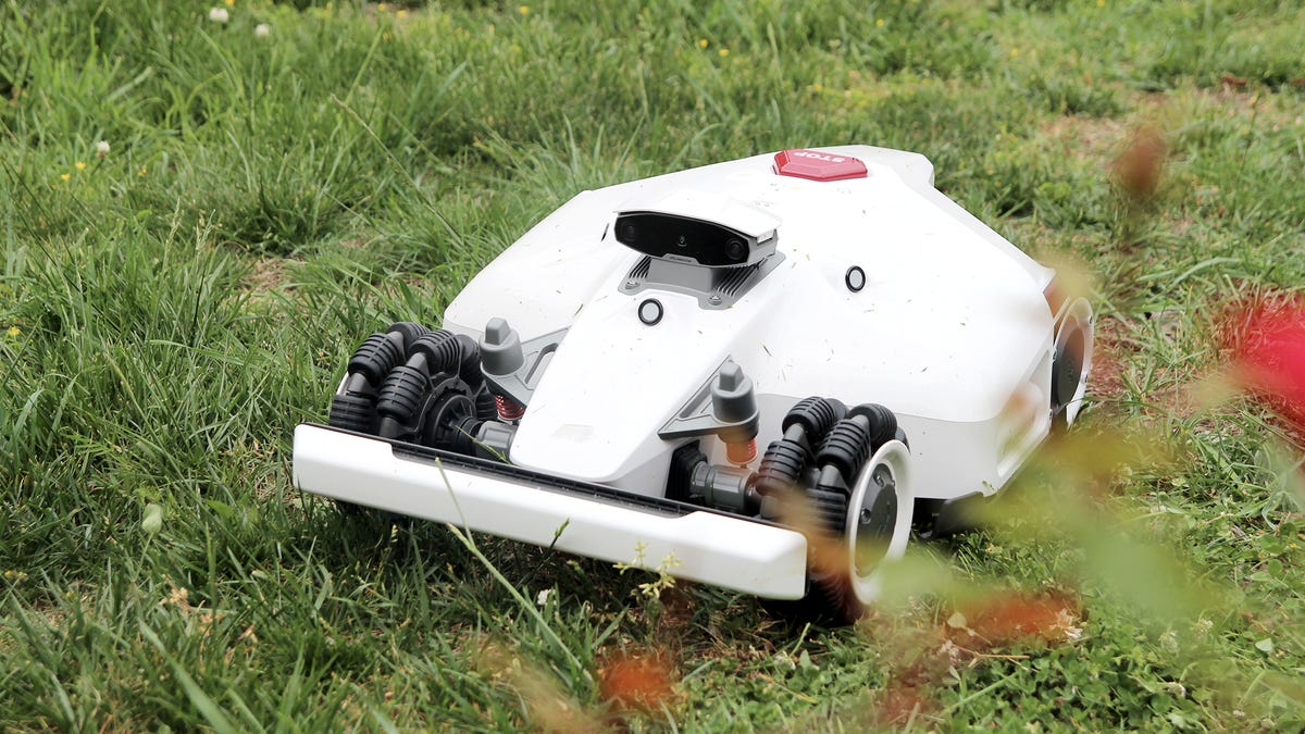 This racecar-looking robot mower mows a gorgeous lawn and is on sale for Black Friday